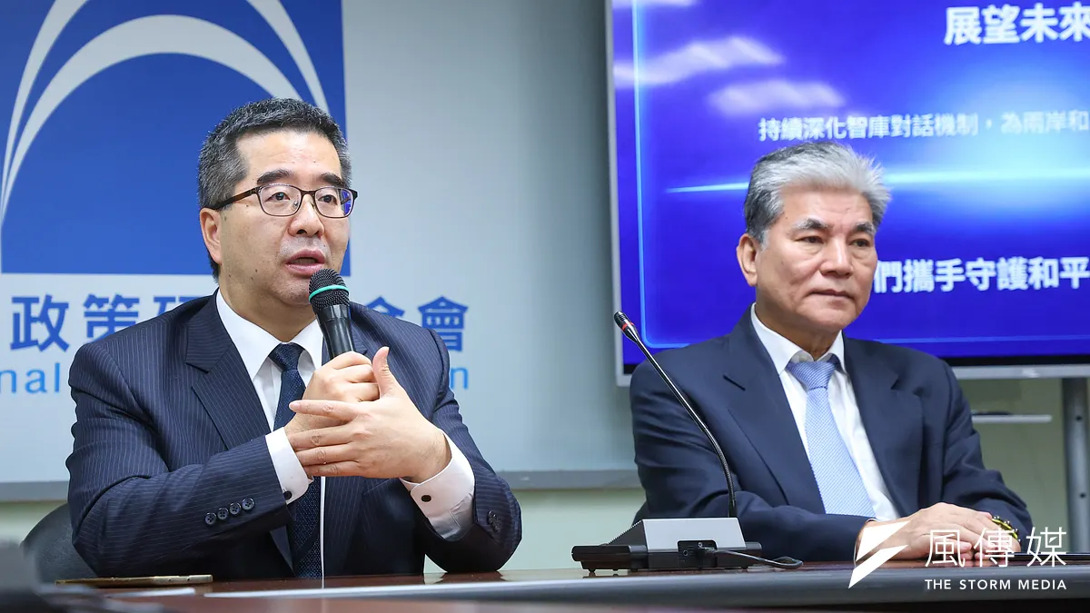 國民黨副主席蕭旭岑(左)、國家政策研究基金會副董事長李鴻源(右)10日舉行「國共兩黨智庫論壇成果」記者會。(資料照,顏麟宇攝)