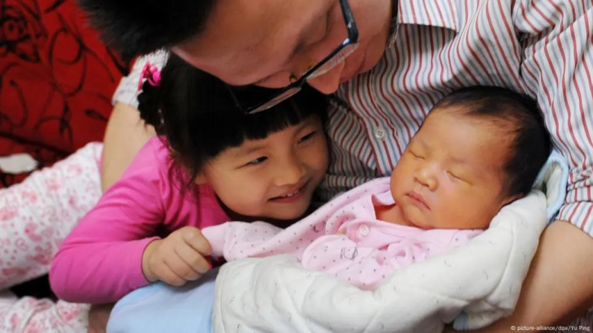 2015年年底,中國政府放寬了數十年來限制大多數夫婦只生一個孩子的政策。(圖/德國之聲)