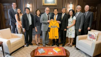 環保署長李應元20日於華府由駐美代表處李光章公使的陪同下,到了美國環保署總部會晤甫從紐約回到華府的普魯特署長 (Scott Pruitt)。(取自環保署)