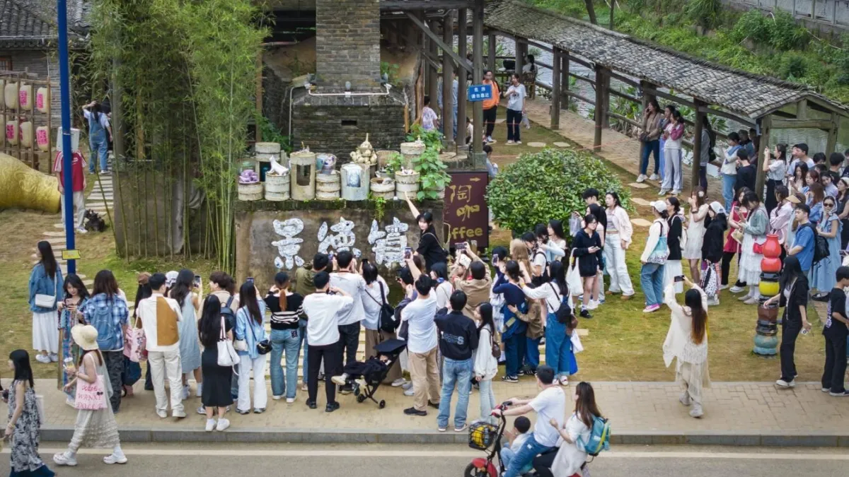 Global artists gather in China's 'millennium porcelain capital'