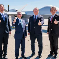 The Republic of China Air Force holds a delivery ceremony for the first batch of two MQ-9B high-altitude unmanned aerial vehicles. Deputy Minister of National Defense Hsu Szu-chien (second from left) attends. (Ministry of National Defense) The Republic of China Air Force holds a delivery ceremony for the first batch of two MQ-9B high-altitude unmanned aerial vehicles. Deputy Minister of National Defense Hsu Szu-chien (second from left) attends. (Ministry of National Defense)