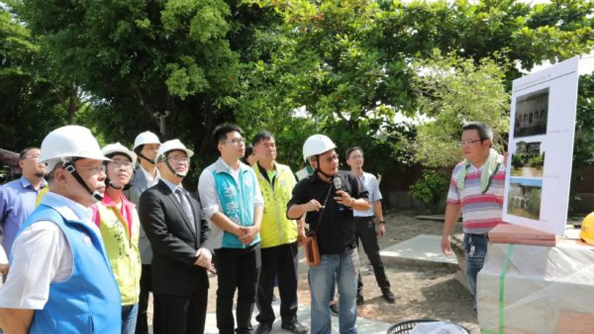 臺南市柳營區的劉家洋樓為臺南市知名旅日、旅法藝術家劉啟祥先生之故居,預計今(2018)年底修復完成,台南市長李孟諺及文化局長葉澤山前往視察。(圖/台南市政府提供)