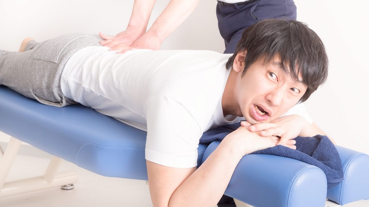 脊椎側彎跟脊椎歪斜不一樣!(圖/pakutaso) 脊椎側彎跟脊椎歪斜不一樣!(圖/pakutaso)