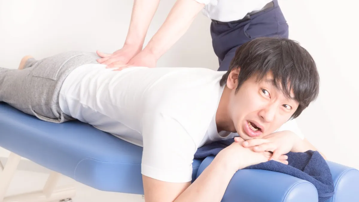 脊椎側彎跟脊椎歪斜不一樣!(圖/pakutaso)