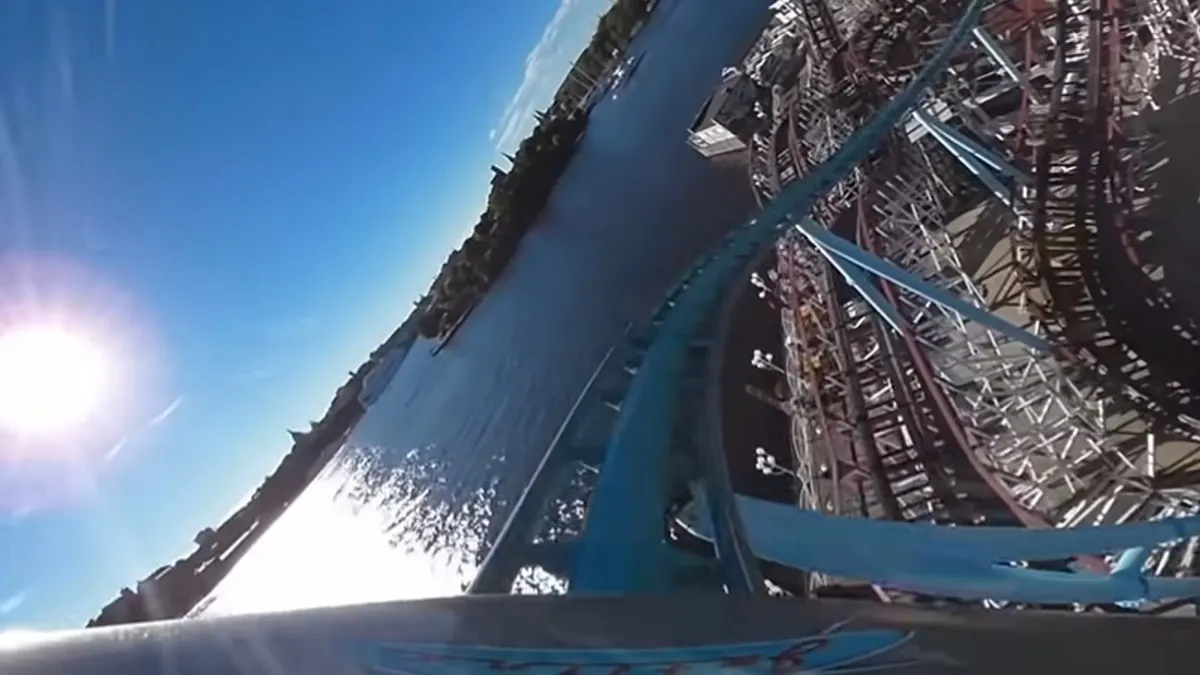 雲霄飛車發生脫軌意外,導致1死9傷。(圖/翻攝自「格羅納倫」遊樂園官網) 雲霄飛車發生脫軌意外,導致1死9傷。(圖/翻攝自「格羅納倫」遊樂園官網)