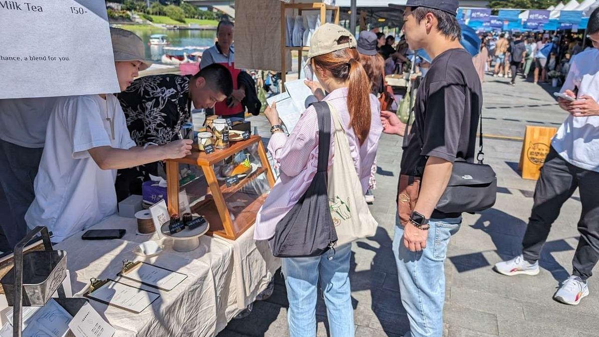 新北希望市集23及24日將於新店碧潭東岸廣場舉辦「小青新咖啡節」。(圖/新北市農業局提供) 新北希望市集23及24日將於新店碧潭東岸廣場舉辦「小青新咖啡節」。(圖/新北市農業局提供)