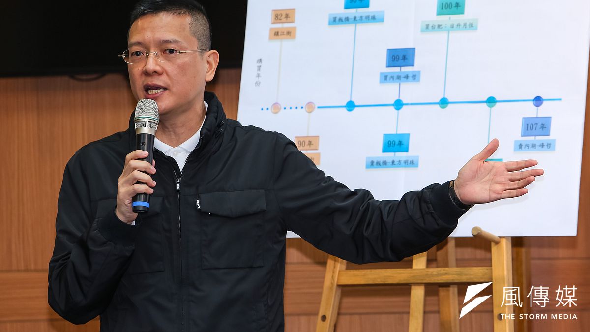 韓國瑜競選辦公室副執行長孫大千(見圖)15日召開「直球對決!韓氏夫婦房產一次公開!下一位,蔡英文輪妳了?」記者會,公布國民黨總統參選人韓國瑜夫妻房產相關資料。(顏麟宇攝) 韓國瑜競選辦公室副執行長孫大千(見圖)15日召開「直球對決!韓氏夫婦房產一次公開!下一位,蔡英文輪妳了?」記者會,公布國民黨總統參選人韓國瑜夫妻房產相關資料。(顏麟宇攝)