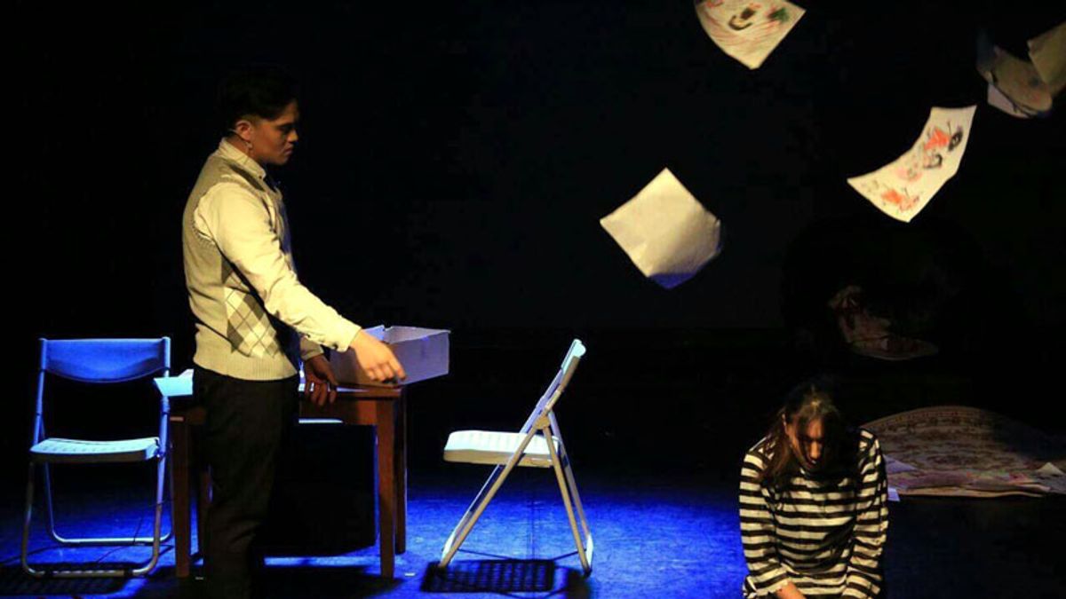 學生自編自導的音樂劇演出。(圖/崇右學院提供) 學生自編自導的音樂劇演出。(圖/崇右學院提供)