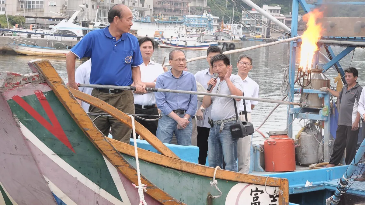 行政院長林全曾赴台電北部展示館與北海岸鄉親面對面座談。(資料照片,林全臉書)
