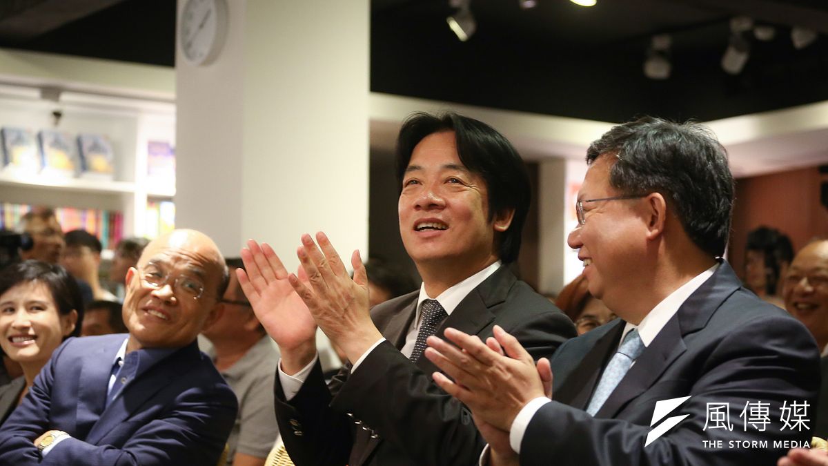 同屬新系的副總統賴清德(右二)、桃園市長鄭文燦(右一)都對2024年總統大選提前部署。(資料照,陳品佑攝) 同屬新系的副總統賴清德(右二)、桃園市長鄭文燦(右一)都對2024年總統大選提前部署。(資料照,陳品佑攝)