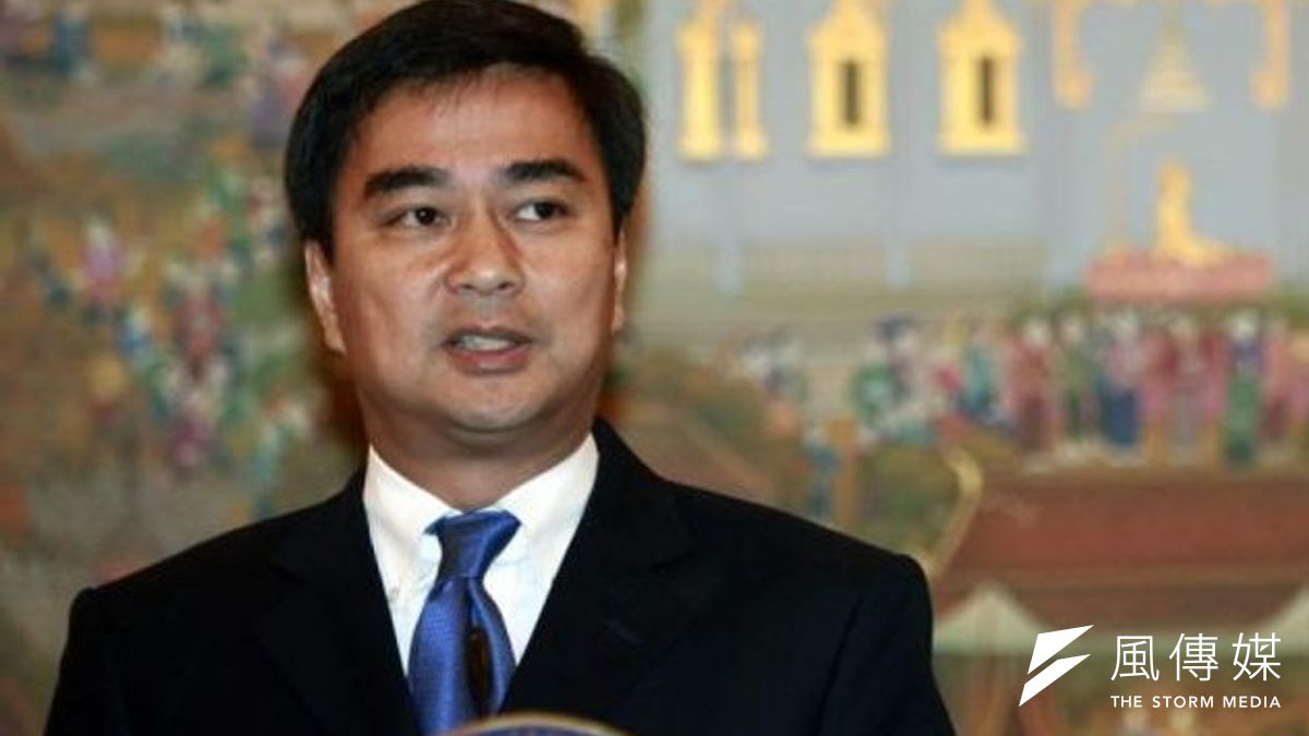 泰國民主黨領導人阿披實出面斡旋各方,希望解決政治僵局。(美聯社) 泰國民主黨領導人阿披實出面斡旋各方,希望解決政治僵局。(美聯社)