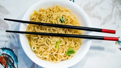 醫師:總的來說方便麵是安全食品,但並非營養食品,建議別一天三餐吃泡麵解決。(圖/digitalphotolinds@pixabay)