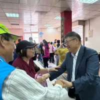 中國國民黨新竹縣黨部主委楊文科7日出席新豐婦女會工作研討會,與超過百位婦女姊妹及地方幹部齊聚永寧宮,重溫多年情誼,感謝鄉親一路相挺。(圖/徐欣瑩辦公室提供) 中國國民黨新竹縣黨部主委楊文科7日出席新豐婦女會工作研討會,與超過百位婦女姊妹及地方幹部齊聚永寧宮,重溫多年情誼,感謝鄉親一路相挺。(圖/徐欣瑩辦公室提供)