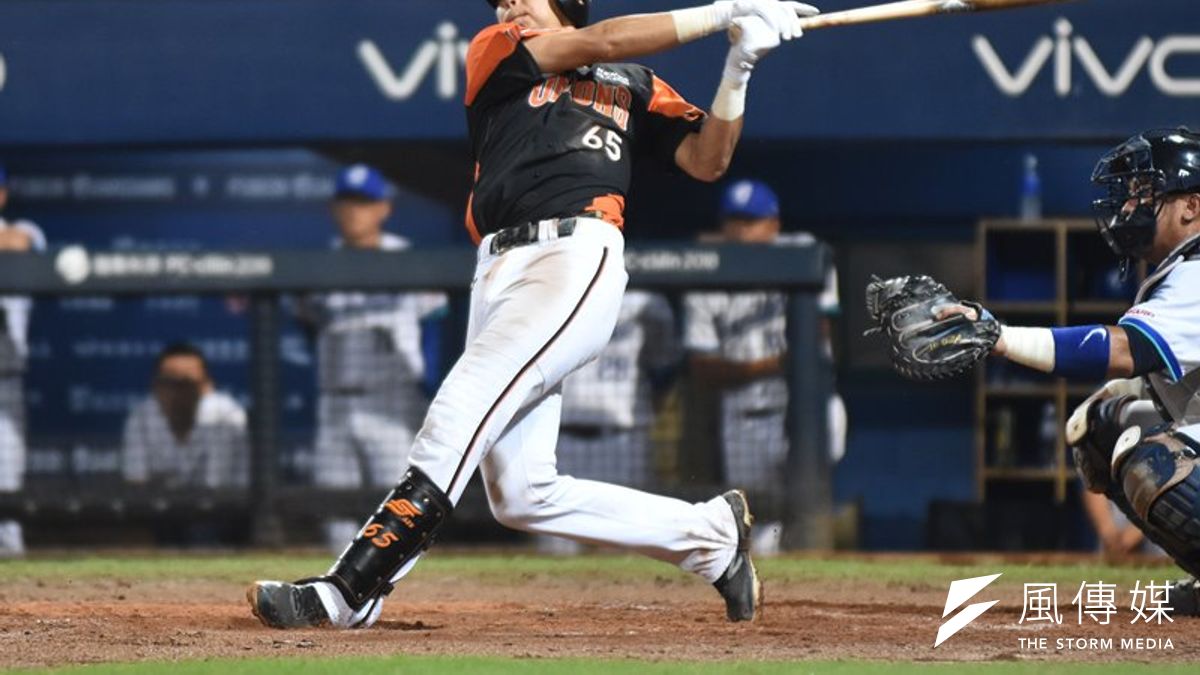 陳重羽此役敲出生涯首轟,也幫助獅隊以10比2擊敗悍將。(資料照,王永志攝) 陳重羽此役敲出生涯首轟,也幫助獅隊以10比2擊敗悍將。(資料照,王永志攝)