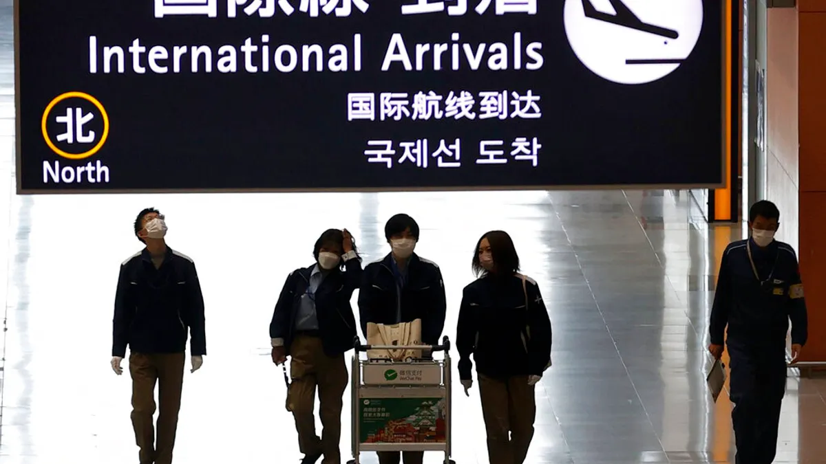 大阪・関西空港の到着ロビー。(AP通信) 大阪・関西空港の到着ロビー。(AP通信)