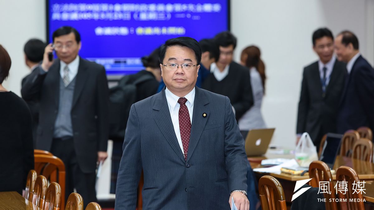 民進黨立院黨團幹事長吳秉叡表示,「兩岸協議監督條例」將修正為「審查沒有完畢,就送立法院院會表決」。(顏麟宇攝) 民進黨立院黨團幹事長吳秉叡表示,「兩岸協議監督條例」將修正為「審查沒有完畢,就送立法院院會表決」。(顏麟宇攝)