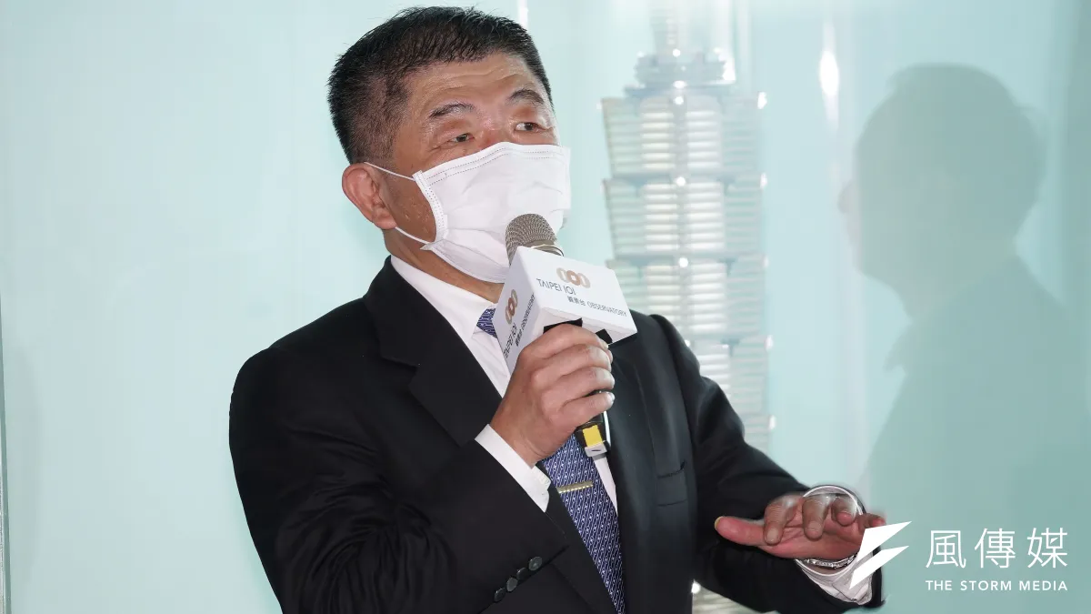 衛服部長陳時中(見圖)為推動防疫新生活造訪全國各地,7日參訪台北101。筆者認為陳時中應該走訪醫院評估、重整醫療能量。(資料照,盧逸峰攝)
