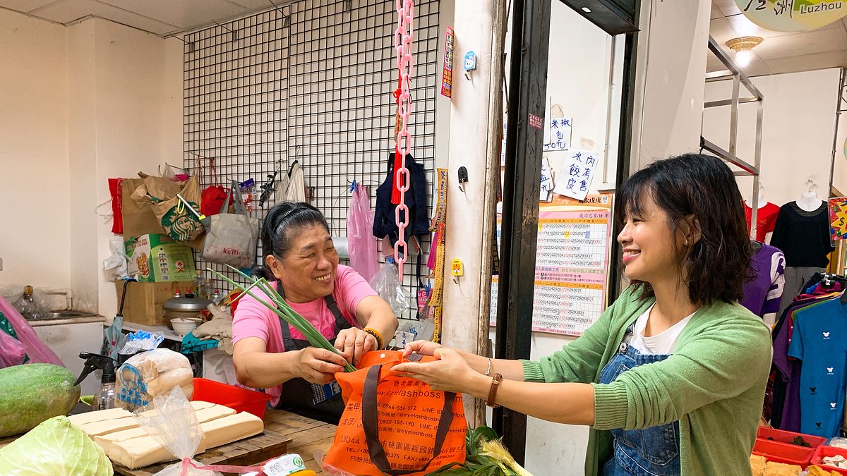 新北市首創將傳統市場加入「新北不塑之客友善店家」,蘆洲永平市場成為新北第一個「不塑市場」。 (圖/新北市環保局提供) 新北市首創將傳統市場加入「新北不塑之客友善店家」,蘆洲永平市場成為新北第一個「不塑市場」。 (圖/新北市環保局提供)
