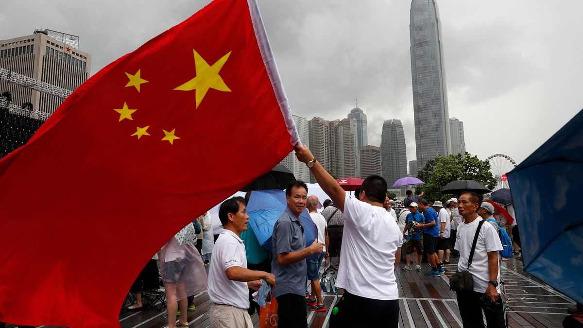 2019年7月20日,香港建制派、親中派舉行「守護香港」集會(AP) 2019年7月20日,香港建制派、親中派舉行「守護香港」集會(AP)