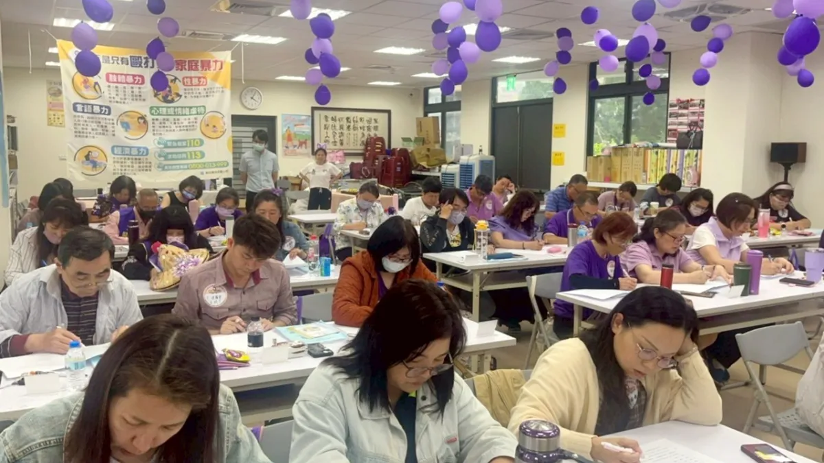 參訓學員除了社區志工,也有來自原住民地區的原民朋友、新住民夥伴等,希冀能夠將防暴觀念帶給原住民及新住民,讓其懂得如何求助,增加自我保護的知能。(圖/南投縣政府)