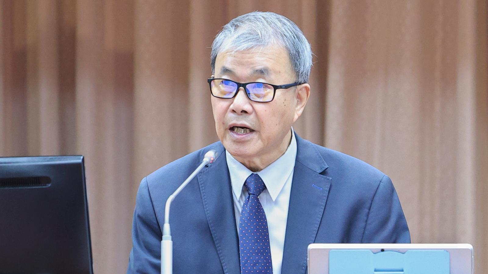 藍委緊咬沈伯洋挺營養午餐專法「卻沒出席公聽會」 教長鄭英耀尬回:我也沒參加