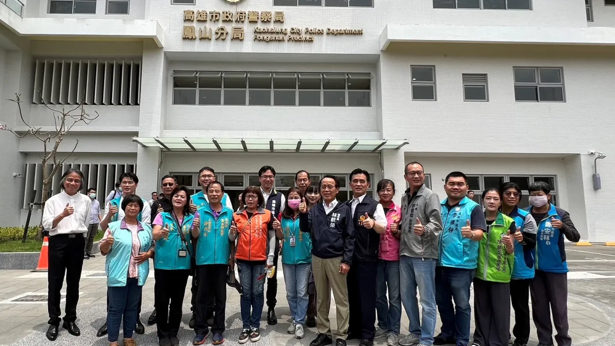 高市副市長林欽榮到鳳山分局現場關心工程進度,感謝工程施工團隊的辛勞。(圖/高市工務局提供)