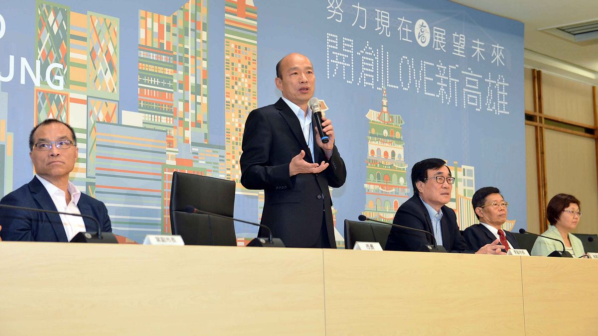 高雄市長韓國瑜昨(3)日舉辦就職百日記者會,會中宣布,高雄市府放棄對小林村國賠案的上訴權,並預計編列約3200萬元預算賠償。(取自高雄市府網站) 高雄市長韓國瑜昨(3)日舉辦就職百日記者會,會中宣布,高雄市府放棄對小林村國賠案的上訴權,並預計編列約3200萬元預算賠償。(取自高雄市府網站)