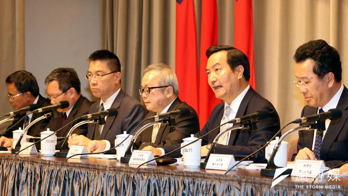 行政院2日公佈獵雷艦專案調查報告,副院長施俊吉表示,慶富205億元聯貸,主辦銀行第一銀行有五大缺失。(蘇仲泓攝)