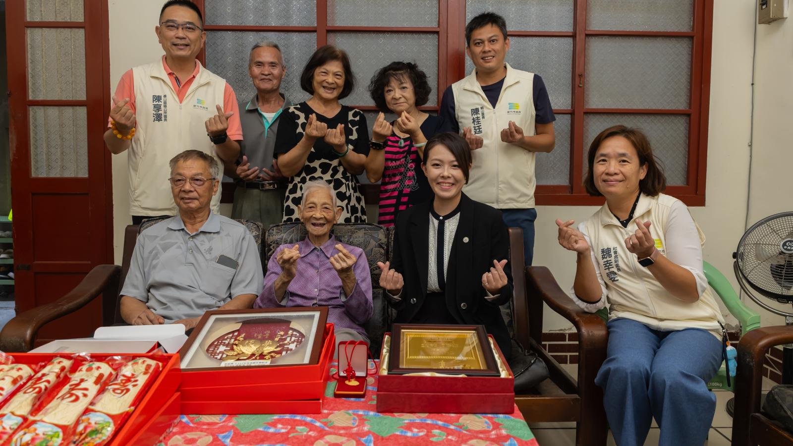 九九重陽「百」福到!高虹安宣布:竹市百歲人瑞敬老金加碼至1萬元