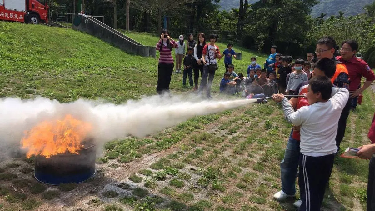 教育向下扎根 南投民和國小舉行消防體驗訓練