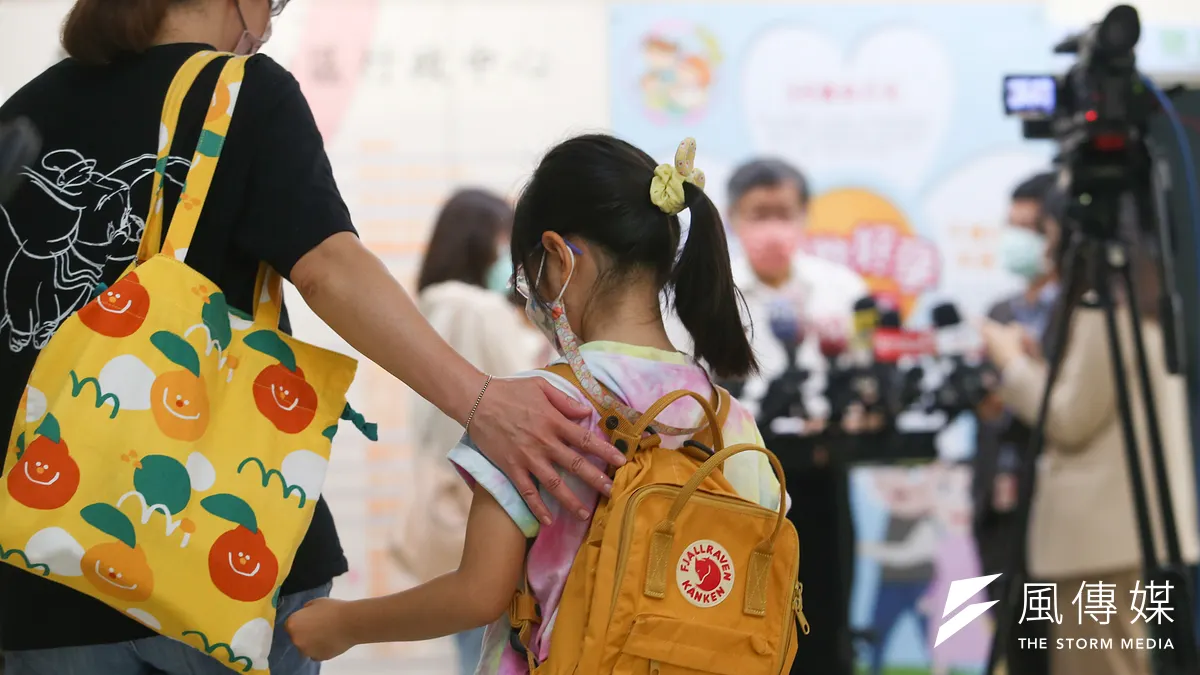 民團指出,台灣教師平均工作10.2小時,其中更有2.5小時處理與教學無關的行政工作。(資料照,顏麟宇攝)