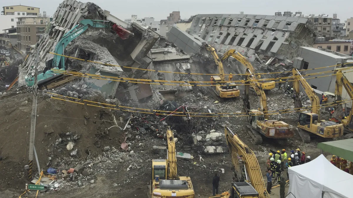 南台灣大地震,台南市永康區維冠金龍大樓災區(美聯社)