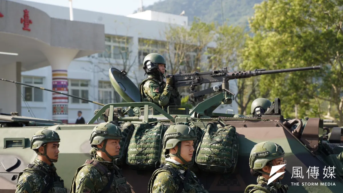 國軍加薪後的二兵起薪為4萬1350元,已達法國外籍兵團水準。(資料照,張曜麟攝)