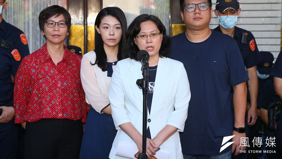 國民黨立委在立法院臨時會召開前佔領議場,杯葛臨時會,對此,台灣民眾黨表示責任在民進黨,但他們不會加入。(顏麟宇攝) 國民黨立委在立法院臨時會召開前佔領議場,杯葛臨時會,對此,台灣民眾黨表示責任在民進黨,但他們不會加入。(顏麟宇攝)