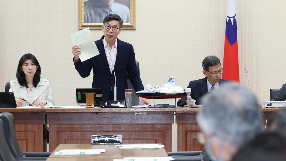 無人載具專法通過與否是「傅崐萁說了算」?鍾佳濱爆料:傅親口向AIT承諾「828必三讀」