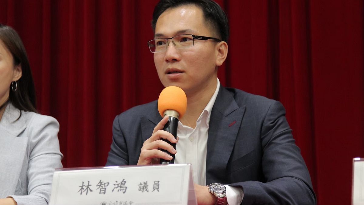 高雄市議員林智鴻質疑侯友宜整天放著新北市市政不處理,落跑到高雄為選總統造勢,他提三問侯友宜。(圖/林智鴻服務處提供) 高雄市議員林智鴻質疑侯友宜整天放著新北市市政不處理,落跑到高雄為選總統造勢,他提三問侯友宜。(圖/林智鴻服務處提供)