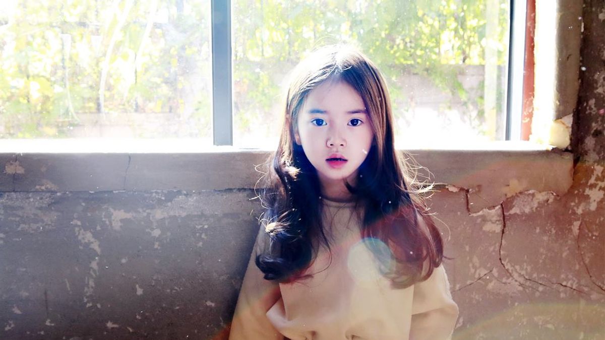 到底是小女孩,還是有魅力的女性呢?(圖/정원희 olivia@facebook) 到底是小女孩,還是有魅力的女性呢?(圖/정원희 olivia@facebook)