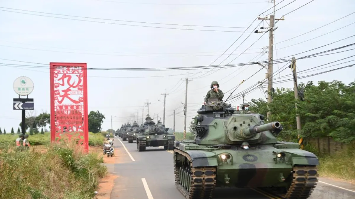 陸軍裝甲586旅所屬聯兵營,日前執行戰備偵巡任務的情形,該營出動包括M60A3戰車(見圖)在內的戰甲車輛。(取自軍聞社)