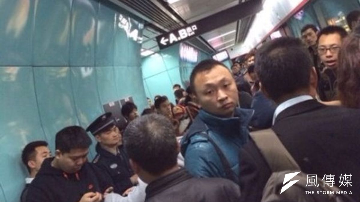 廣州地鐵五號線4日上午傳出踩踏意外。(取自網路) 廣州地鐵五號線4日上午傳出踩踏意外。(取自網路)