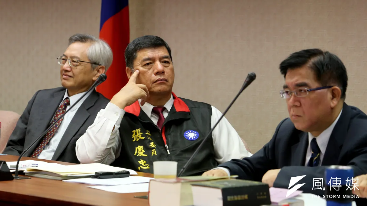 國民黨立委張慶忠22日在立法院表示,他已「忍辱負重」、破例放棄「監督條例」及貿易協定主審權,以求議事和諧,以後若有相關問題,「不要再誤會本席,要怪就要去怪擋法案的委員。」(資料照片,吳逸驊攝)