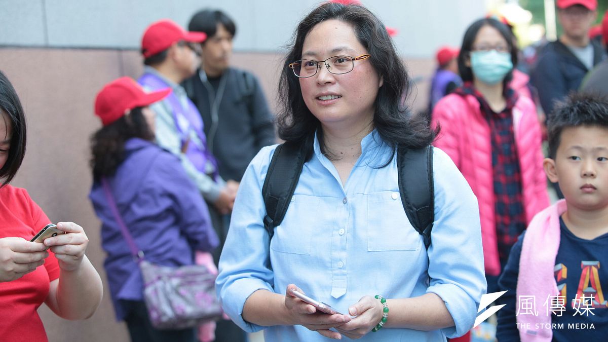 勞團23日號召「反勞基法修惡大遊行」,台北市勞動局長賴香伶出席聲援。(資料照,顏麟宇攝) 勞團23日號召「反勞基法修惡大遊行」,台北市勞動局長賴香伶出席聲援。(資料照,顏麟宇攝)