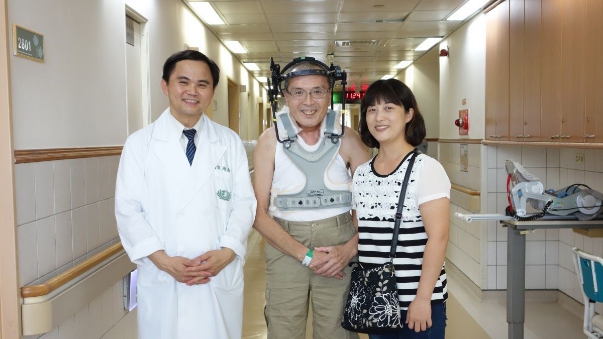 接受頸胸段後凸截骨術 僵直性脊椎炎患者重獲新生 接受頸胸段後凸截骨術 僵直性脊椎炎患者重獲新生