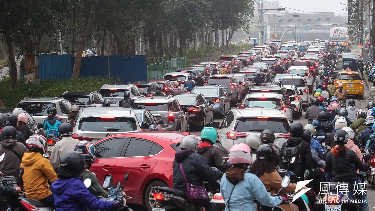 多一點體諒和愛心,就能減少不必要的行車糾紛。(顏麟宇攝) 多一點體諒和愛心,就能減少不必要的行車糾紛。(顏麟宇攝)