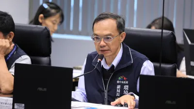 台中市府環保局副局長商文麟進行專案報告,介紹發展移動污染源AI人工智慧的科技執法。(圖/台中市政府)