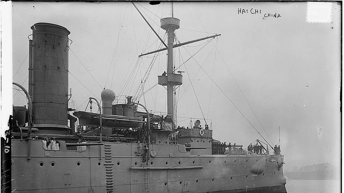 1911年9月停泊在紐約的海圻號軍艦,他們在回國途中傳來了武昌起義的消息,隨即換上了代表中華民國的五色旗。(作者提供,美國國會圖書館)