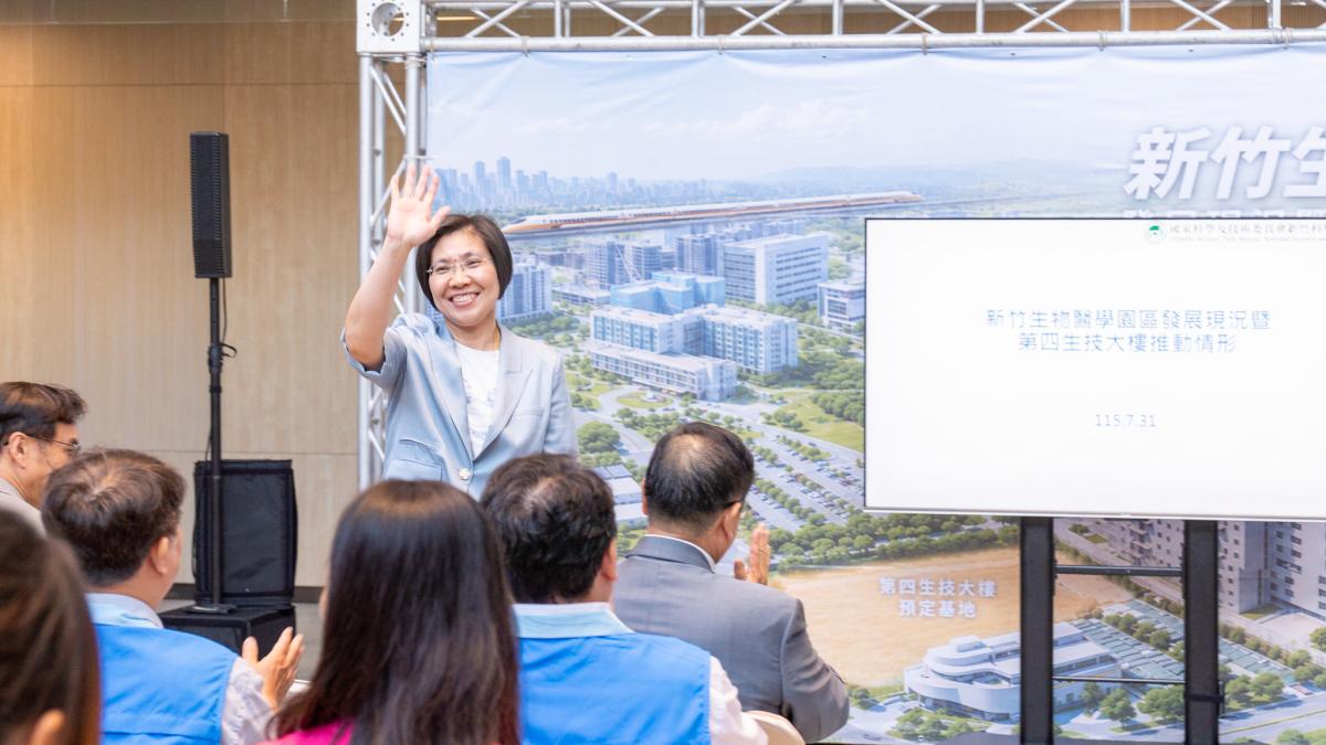 行政院長視察台大生醫園區第四生技大樓 徐欣瑩:從催生醫園區到期盼生醫產業成為台灣「健康之光」