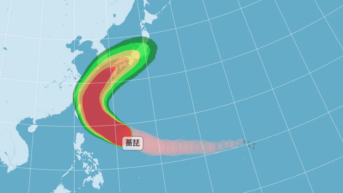 雖然氣象專家指出薔琵直接登陸台灣的機率下降,但其環流龐大且強度極強,加上東北季風共伴效應影響,本週五至週六上半天將是風雨最為猛烈的關鍵時段,北部與宜花山區需嚴防豪雨或大豪雨。(圖/氣象署提供)