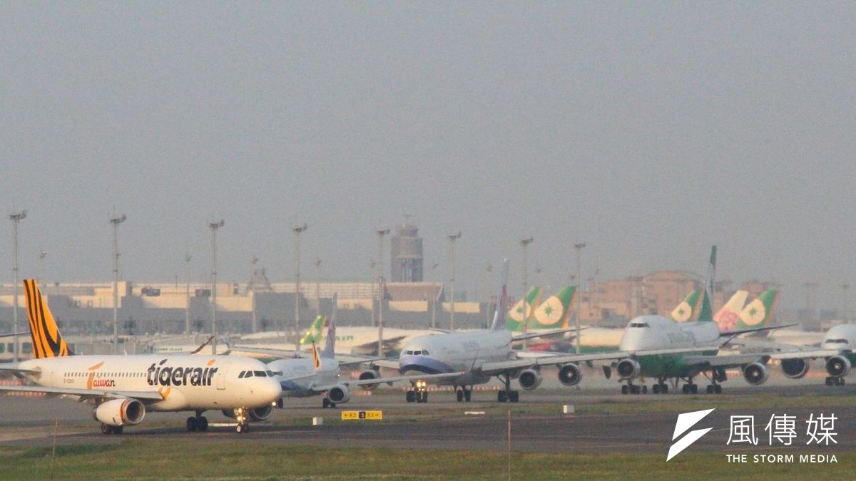 作者指出,桃園機場園區用地徵收計劃目前財務規劃利息負擔沉重,增加建設及運作成本,勢需大幅調昇桃園機場各項使用費率,增加出境者負擔、航空公司營運成本,對全民不利。(資料照,方炳超攝) 作者指出,桃園機場園區用地徵收計劃目前財務規劃利息負擔沉重,增加建設及運作成本,勢需大幅調昇桃園機場各項使用費率,增加出境者負擔、航空公司營運成本,對全民不利。(資料照,方炳超攝)