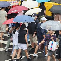 気象専門家の吳德榮氏は、最初の冷気を伴う東北季節風が明日(18日)夜から南下すると述べた。(写真/柯承惠撮影) 気象専門家の吳德榮氏は、最初の冷気を伴う東北季節風が明日(18日)夜から南下すると述べた。(写真/柯承惠撮影)