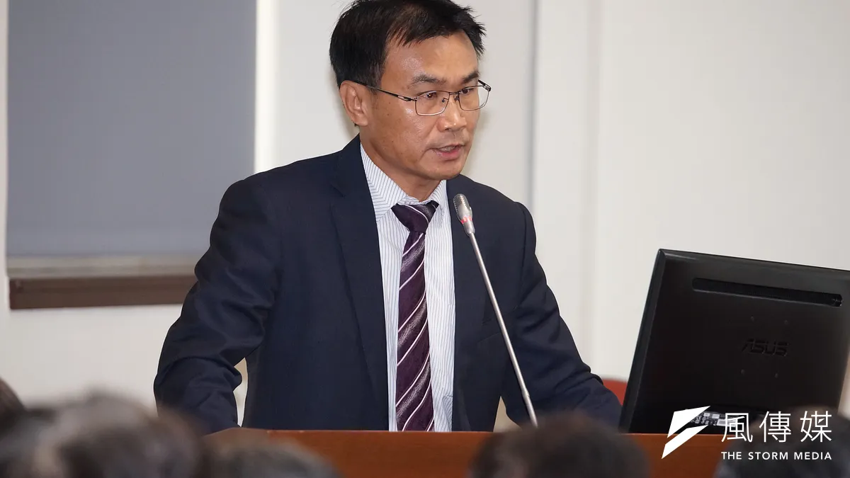 農委會主委陳吉仲於立法院表示推動農民年金,預定明年實施。(盧逸峰攝)